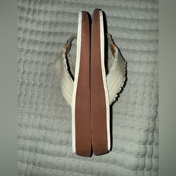 Yellow Box Gerri Sandals in Sage color. Size 7.5. Worn once EUC - Picture 6 of 9